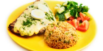 Bife de lombo suíno com arroz frito