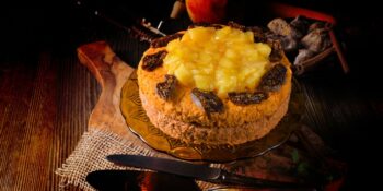 Bolo de cenoura com abacaxi