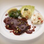Receita de filé ao molho madeira com ervilhas: perfeita para almoços