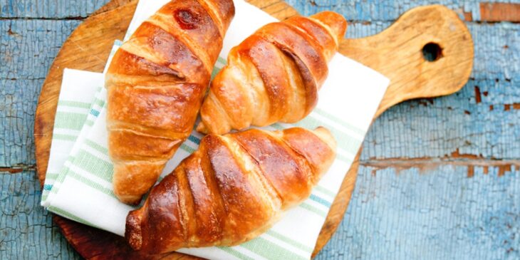 Receita de croissant tradicional bem francês direto pra sua mesa