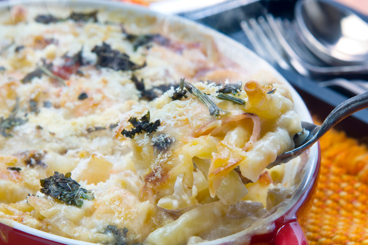 Macarrão com abobrinha e salsicha