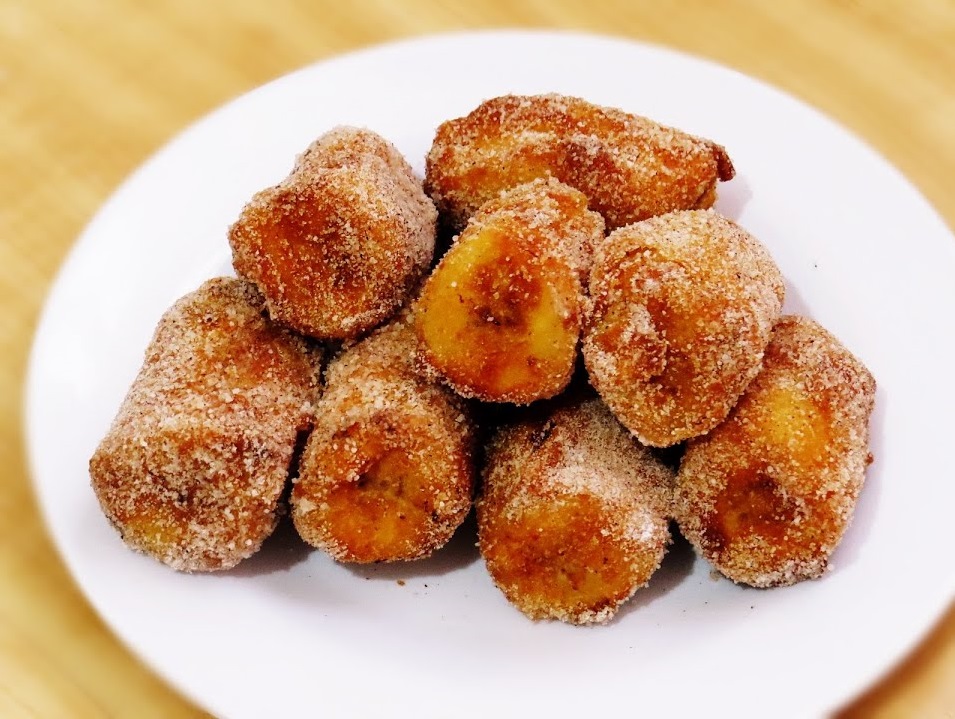 banana empanada com canela e açúcar