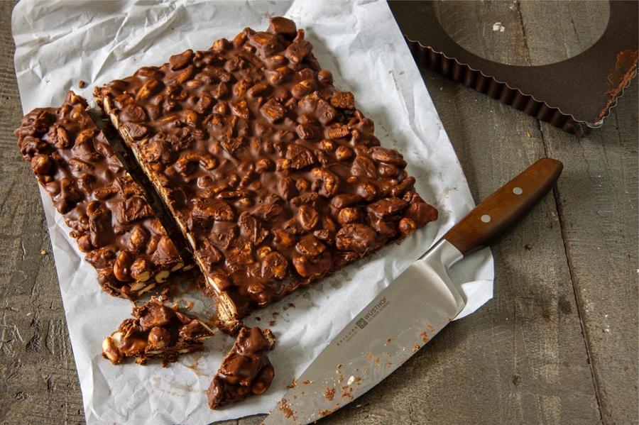 Pé de moleque com chocolate