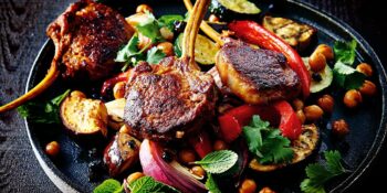 Costeleta de cordeiro com legumes