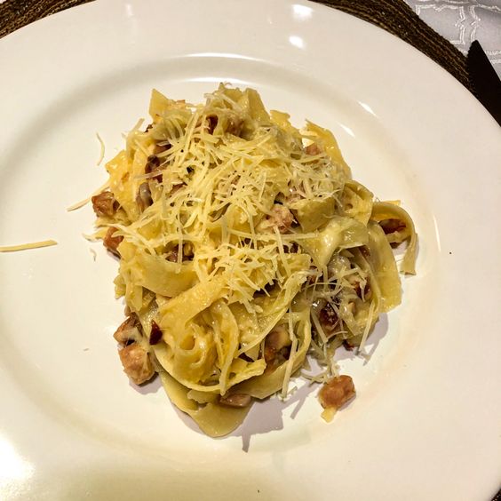 fettuccine com bacon e manjericão vovó palmirinha fácil