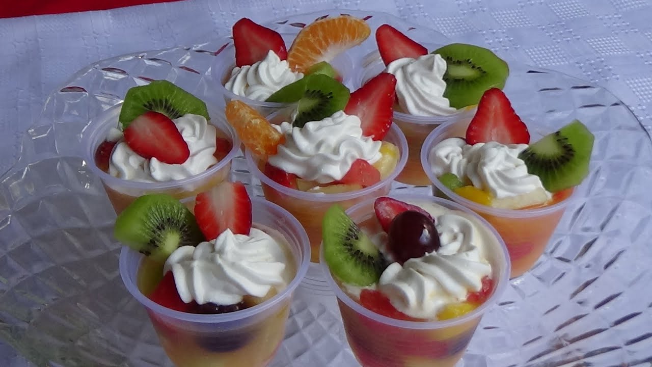 Como fazer salada de frutas com chantilly?