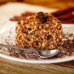 Bolo de nozes com doce de leite: receita fácil e rápida