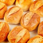 Pão francês de padaria tradicional: veja como fazer essa receita!