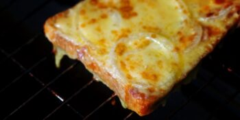 Queijo quente e cebola