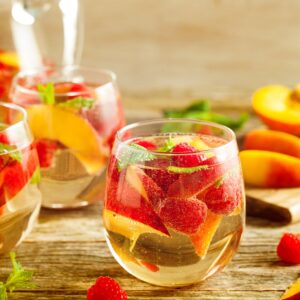 sangria com espumante moscatel sangria com espumante rosé sangria portuguesa de espumante como fazer sangria de champanhe com morangos clericot com espumante receita de sangria portuguesa receita sangria sangria de morango