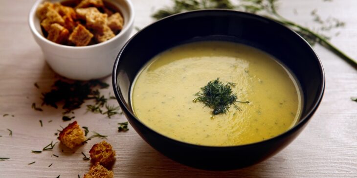 Receita de sopa de abobrinha para deixar a saúde de ferro de tão nutritiva