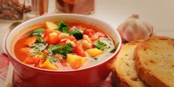 Sopa de feijão, cenoura e batata