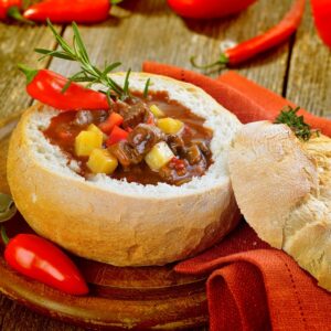 Goulash em mini pão italiano de dar água na boca de tão gostoso