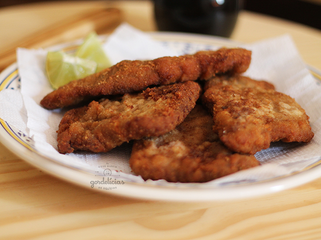 O que fazer para o bife à milanesa não soltar a casca?Como grudar o empanado?
É milanesa ou Milaneza?
Onde foi criado o bife à milanesa?
