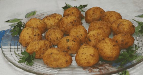 Bolinho de batata baroa e queijo prático demais