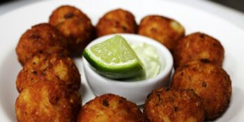 Bolinho de batata e parmesão