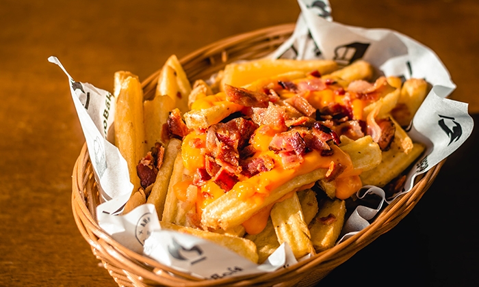 Batata frita com cheddar e bacon