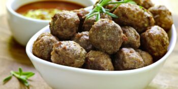 Almôndegas mistas de carne porco e boi