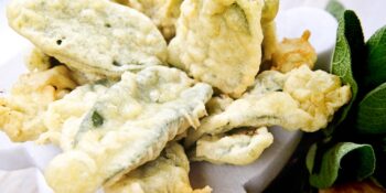 Tempura de folhas de sálvia