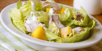 Salada de manga, alface e manga