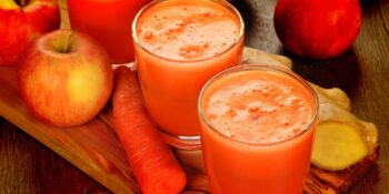 Suco de maçã, cenoura, limão e gengibre