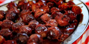 Almôndegas com bacon e molho barbecue