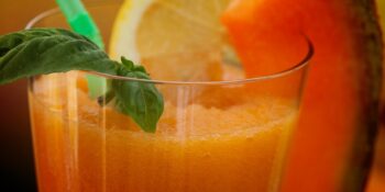 Suco de cantaloupe e limão