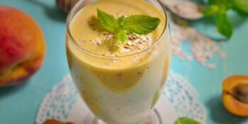 Suco de pêssego, damasco e hortelã