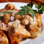 Receita de frango assado com cogumelos e batatas