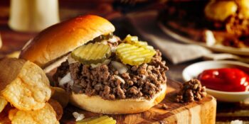 hambúrguer com pickles