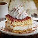 Receita de bolo com recheio de chantilly fácil, simples e rápido
