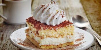 bolo com recheio de chantilly caseiro