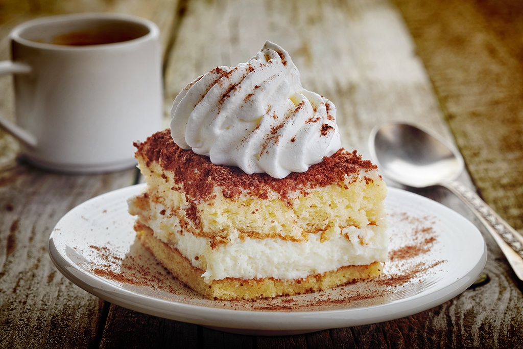 Receita de bolo com recheio de chantilly fácil, simples e rápido