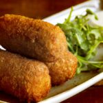 Receita de croquete de carne moída crocante por fora que desmancha na boca