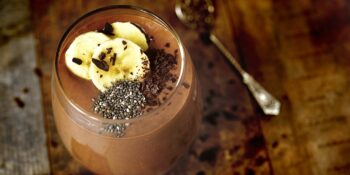 Vitamina de banana, chocolate e chia