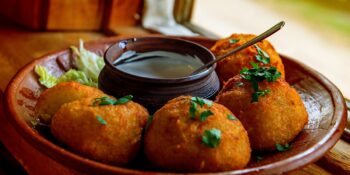 Bolinho de batata doce recheado
