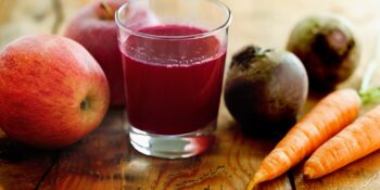 Suco de beterraba, maçã e cenoura