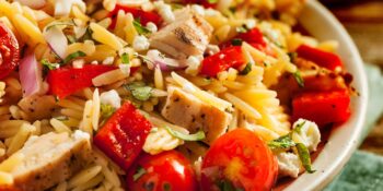 Arroz colorido com frango