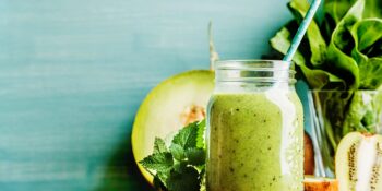 Suco de melão, espinafre, kiwi e hortelã