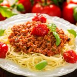 macarrão com carne moída simples e rápido espaguete à bolonhesa macarrão com carne moída diferente espaguete com molho de tomate e carne moída espaguete ao molho de carne moída espaguete com filé mignon o que combina com macarrão com carne moída macarrão na manteiga com carne moída