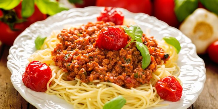 macarrão com carne moída simples e rápido espaguete à bolonhesa macarrão com carne moída diferente espaguete com molho de tomate e carne moída espaguete ao molho de carne moída espaguete com filé mignon o que combina com macarrão com carne moída macarrão na manteiga com carne moída