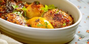 Sobrecoxas assadas com batatas