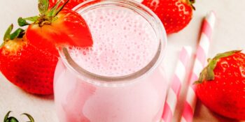 Vitamina de iogurte e morango