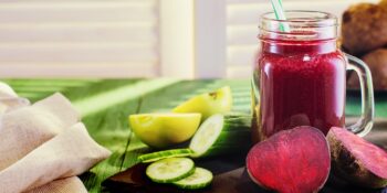 Suco de beterraba, pepino e maçã