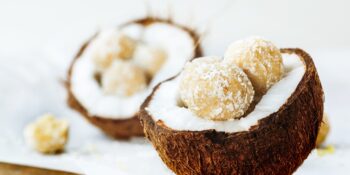 Docinho de coco ou brigadeiro de coco