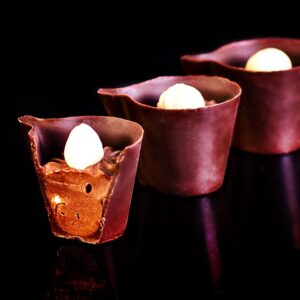 1kg de chocolate rende quantos copinhos de chocolate? como fazer copinhos de chocolate para casamento como fazer copinho de chocolate fácil como fazer copinho de chocolate na forma de silicone