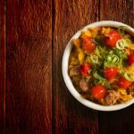 Farofa de flocos de milho e bacon: receita fácil e rápida aqui