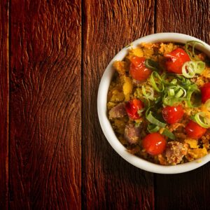 Farofa de flocos de milho e bacon: receita fácil e rápida aqui