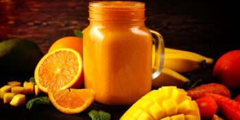 Suco de manga, cenoura e banana