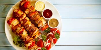 Espetinhos de frango e pimentão
